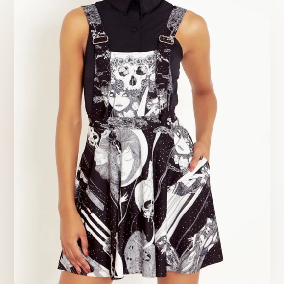 BlackMilk Austen’s Hamlet Apron Dress - Picture 2 of 8